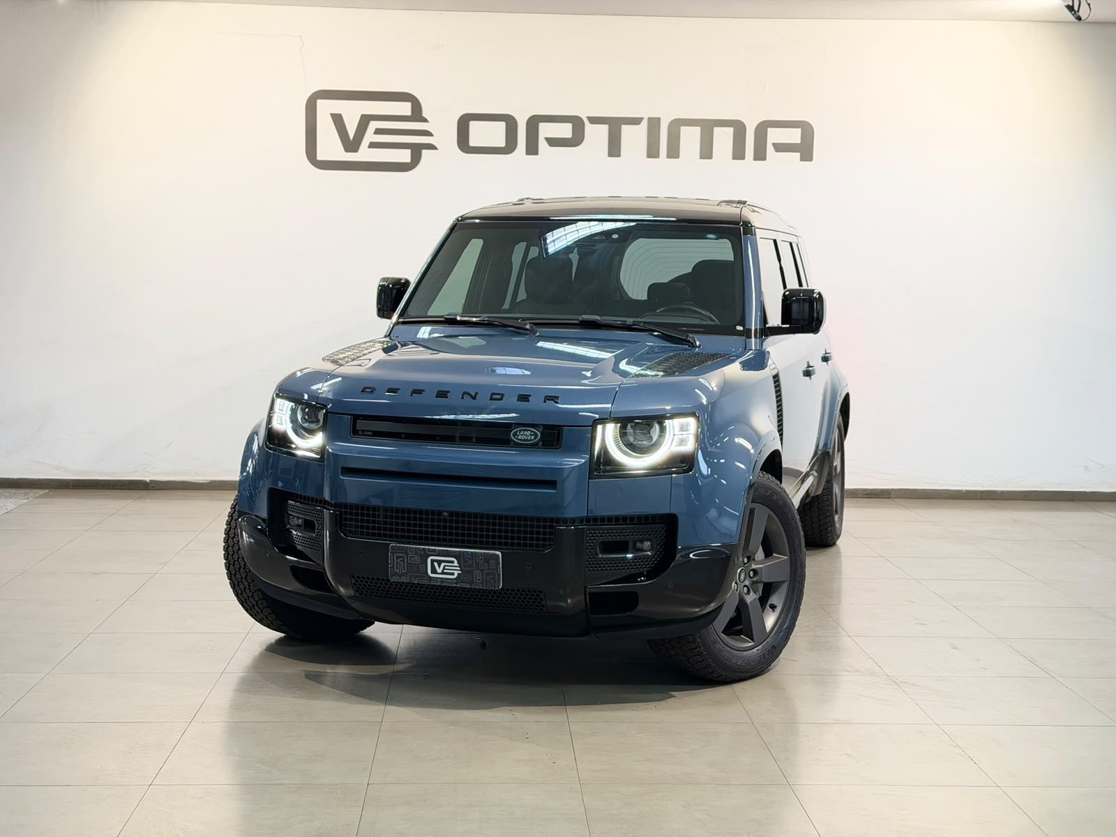 Land Rover Defender em composição conceitual Bunker